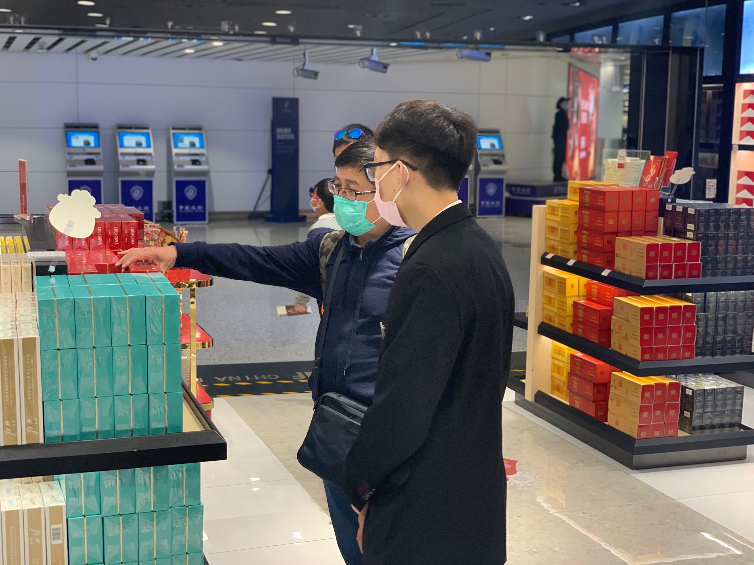 【中國免稅人在行動(dòng)?黨員先鋒篇】之二： 不忘初心，凝心聚力——中免黨員抗擊疫情，發(fā)揮黨員先鋒模范作用